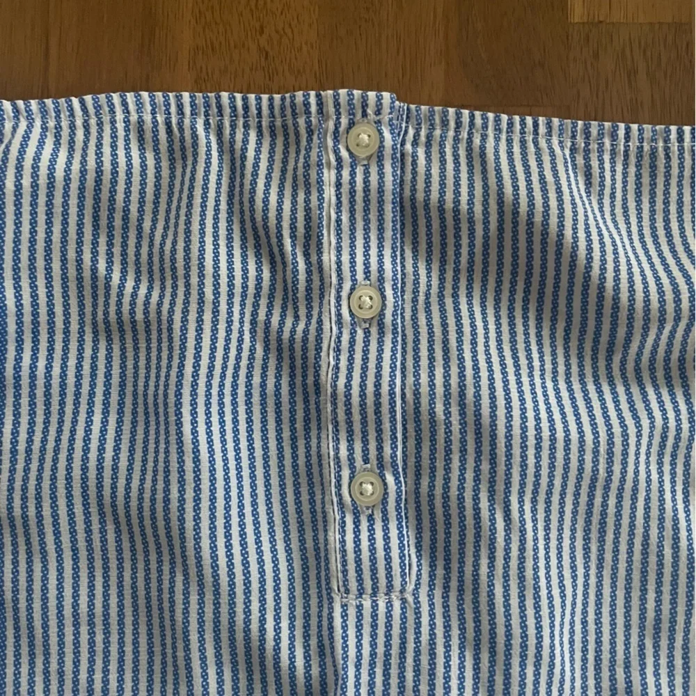 GAP Button-Front Cami - Picture 7 of 7